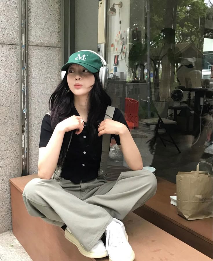 Relaxed Street Casual Vibe