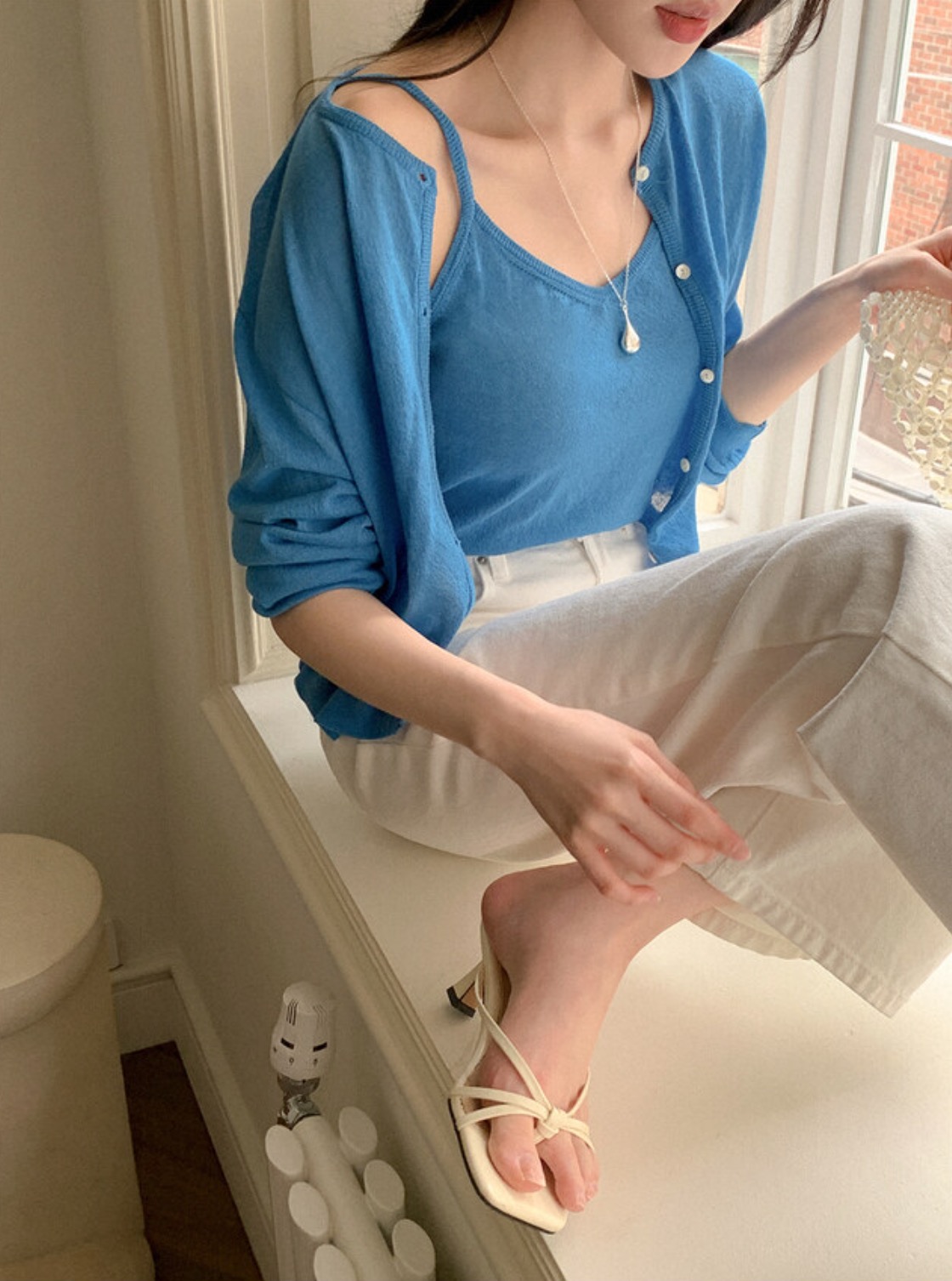 Fresh Blue-Toned Summer Look