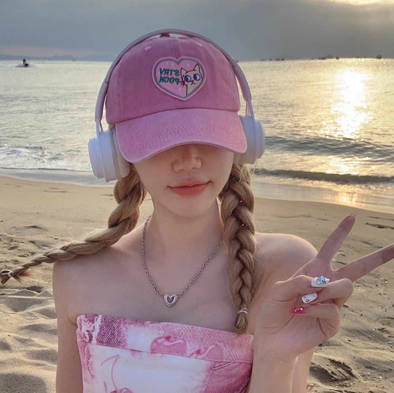 Woman wearing a pink cap with heart patch
